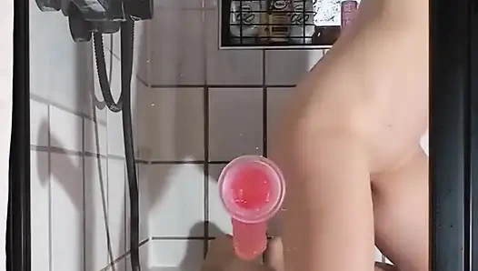 Bir lavman ve bir dildo dildo yerinde kalamaz... Bu yüzden çok iyi bir görünümle pozisyon değişikliği