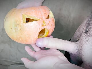 Chico folla calabaza en Halloween - girlz .pro - alexmilton