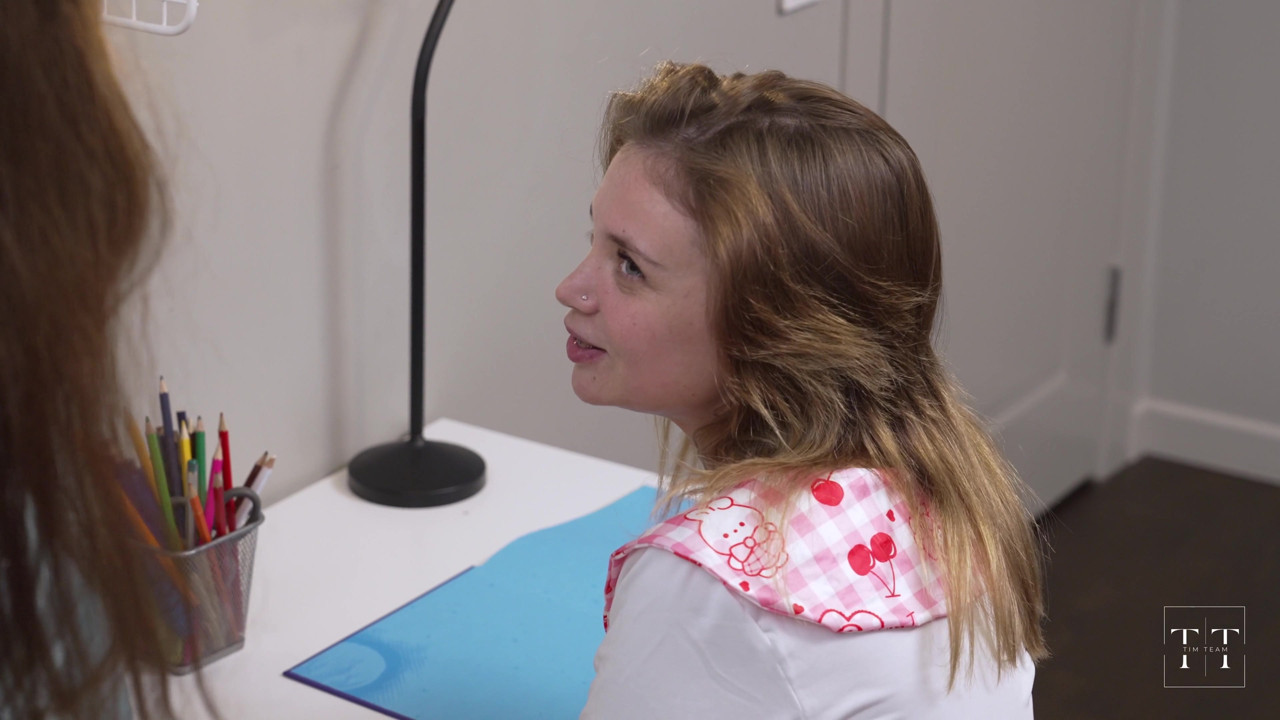 あなたはとても悪い女の子でした、ベラ!継父ティムはあなたを罰します