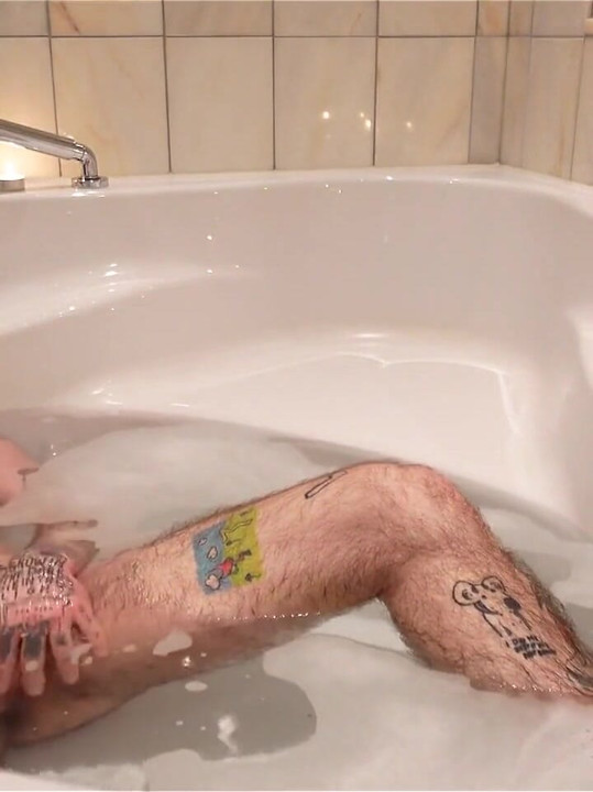 Tattooed Ftm in the Bath! Pink Pussy XXX Skips Lets You Watch