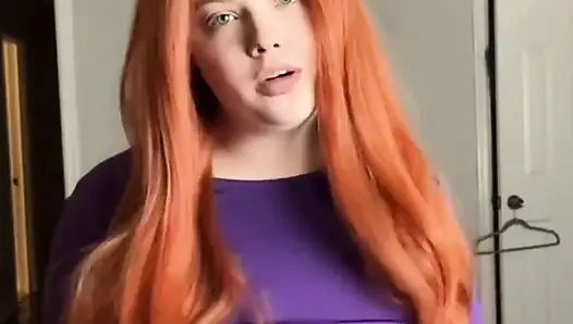 Daphne трахает свою хорошенькую киску для тебя