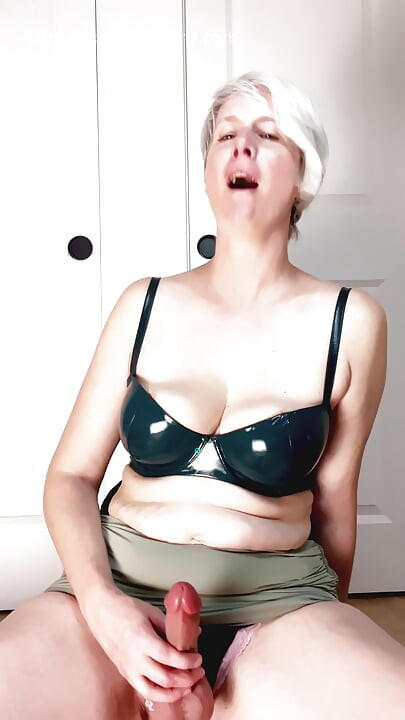 MILf-domina mit strap-on-pegging-wichsanleitung