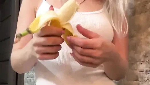 Making Banana Peanut Butter