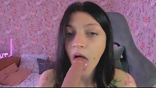 Blowjob ceroboh dengan ahegao dan air liur adalah apa yang Anda butuhkan saat ini!