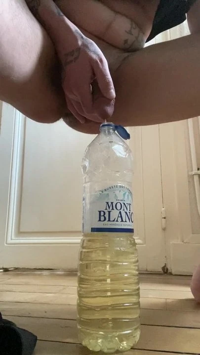 pee in bottle 2