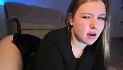 Bouncing huge tits and masturbate fat pussy