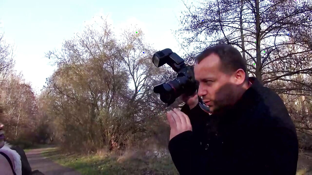 Matură sexy cu cur bombat futută în aer liber