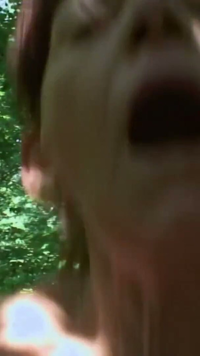 Hexe will den Schwanz im Wald | Clip 3