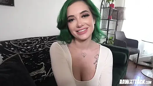 Татуированная красотка Gia Paige заслуживает долбежку киски