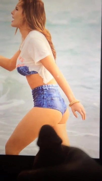 Sborra su Bella Thorne