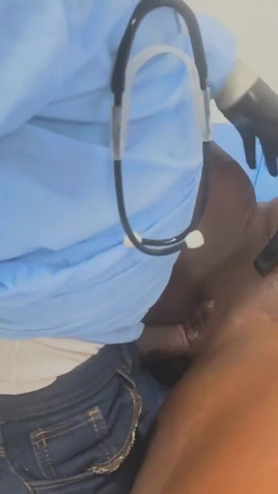 Kapalı kapılı konsültasyon, doktor beni sütle dolu bıraktı | Klip 2