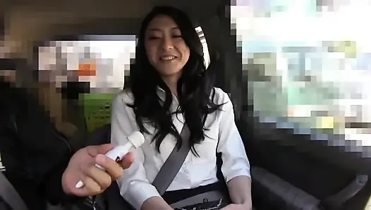 Cewek jepang ini lagi asik muasin memeknya pakai mainan seks