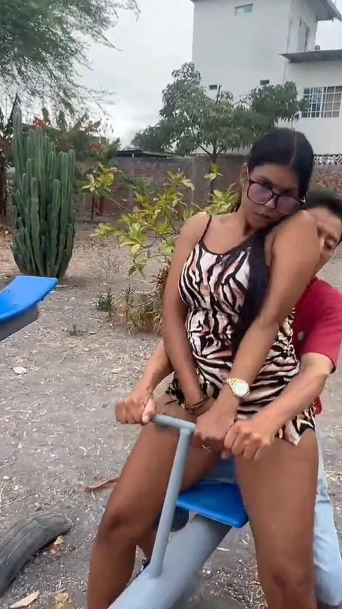 Homemade sex of kinky stepmother, stepdaughter and stepfather. (THREESOME) | Clip 2