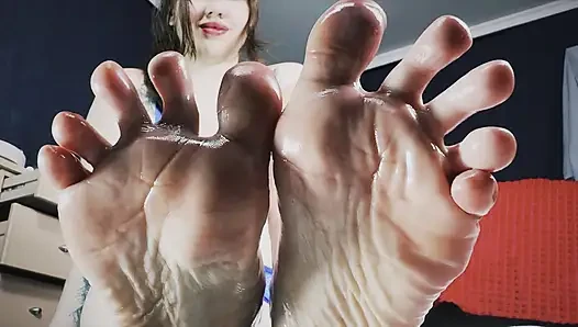 Asmr si cewek pecinta fetity kaki dilumuri minyak sampai muncrat - pov