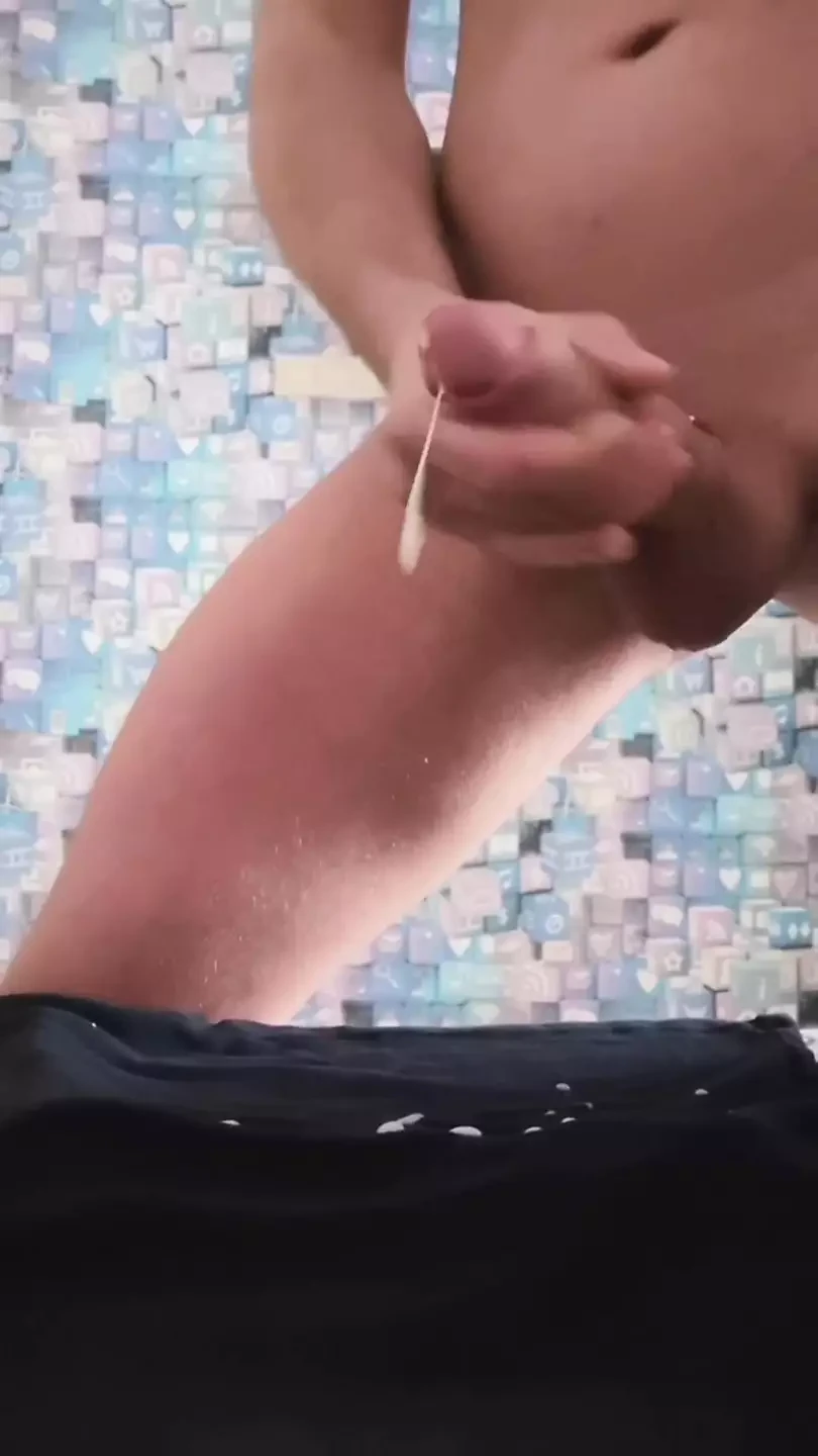 Fucked himself and poured his cum all over the black cloth!