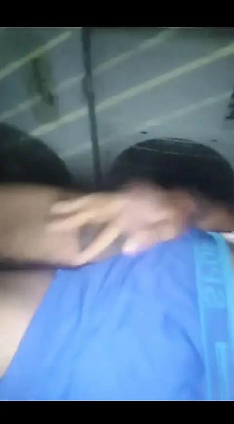 En casa en calzoncillos
