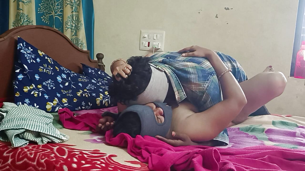 Surpresa inesperada no quarto enquanto fode telugu sonolento