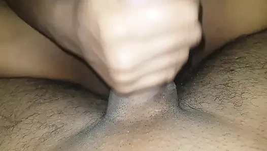 Индийская деревенская девушка с бритой киской трахается крупным планом с кримпаем