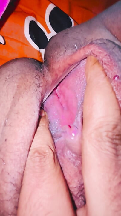 إظهار كس شعر وإعطاء اللسان