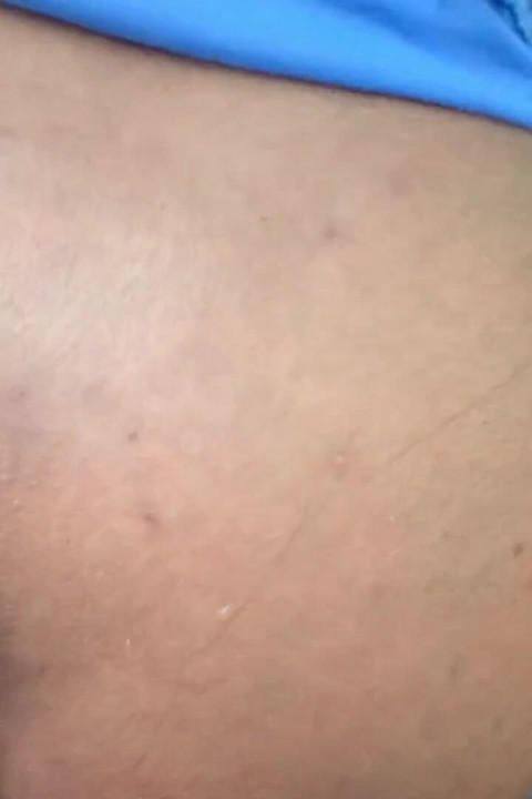 Eu vivo em uma cabana na selva, e como eu estava indo para o riacho para banho, um homem estranho se aproximou de mim