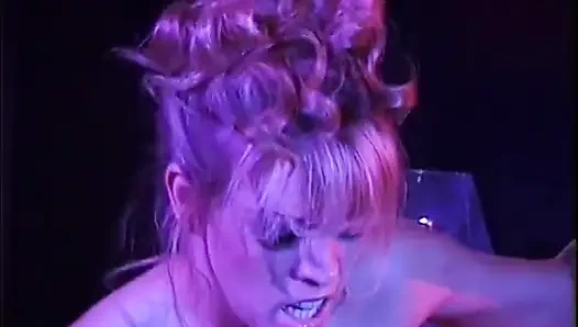 Секс на улице против в клубе