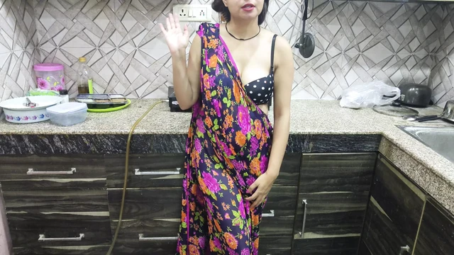 bhabhi Alon на кухне и приход в мою комнату, чтобы потрахаться и поскакать на жестком члене