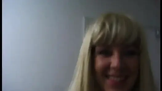 Sarışın sürtük bakış açısı videosunda yarak emiyor