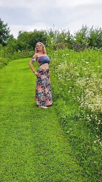 BIG MATURE MOMMY TITTY outdoor clips from my ONLYFAN Page released