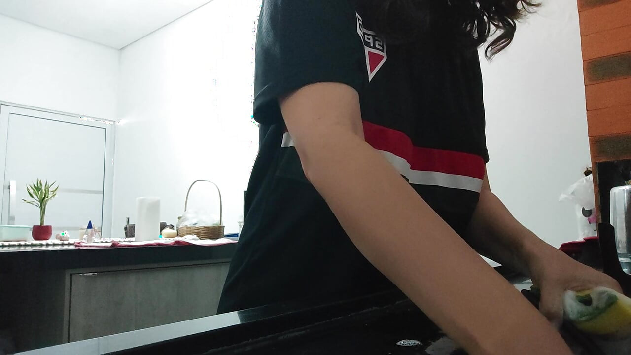 Woman teasing while washing dishes. She loves to transmit to the voyeurs on duty