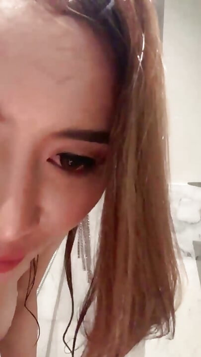 Mandi Sambil Colmek Cantik bagnet bisa dientot kok