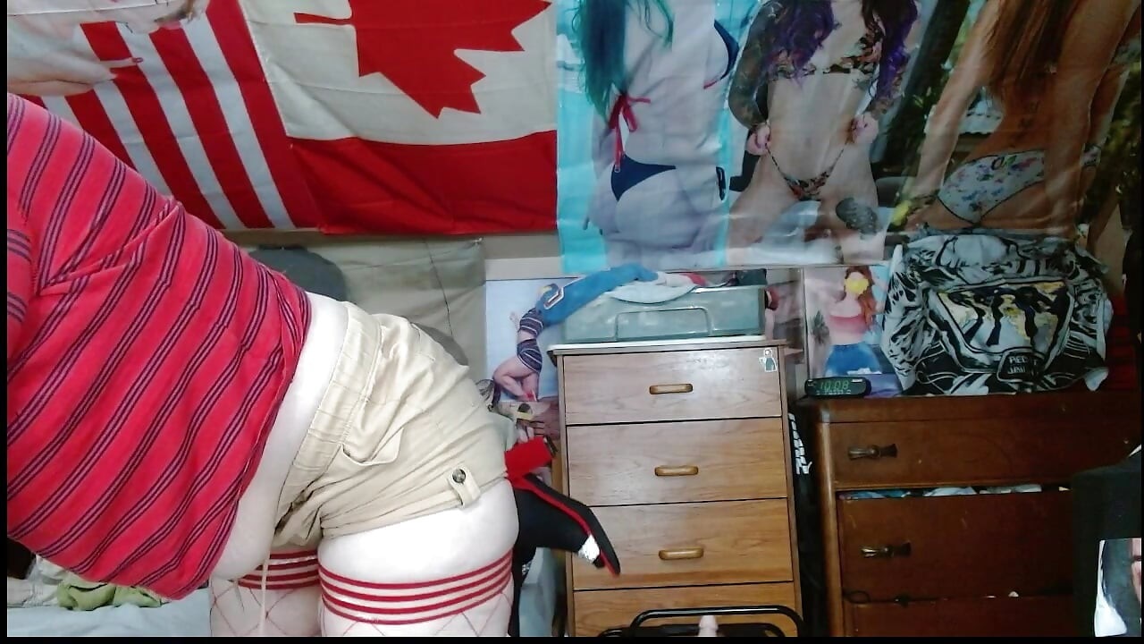 fat Sissy Jiggles and dances