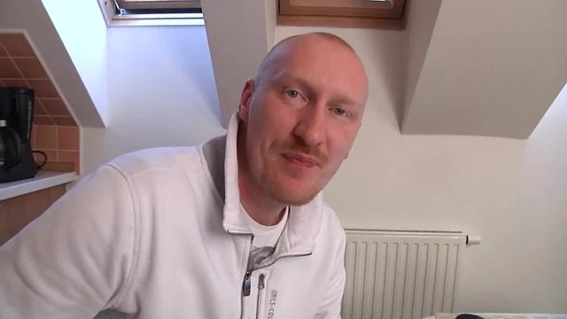 Foursome fucking sucking in the bedroom