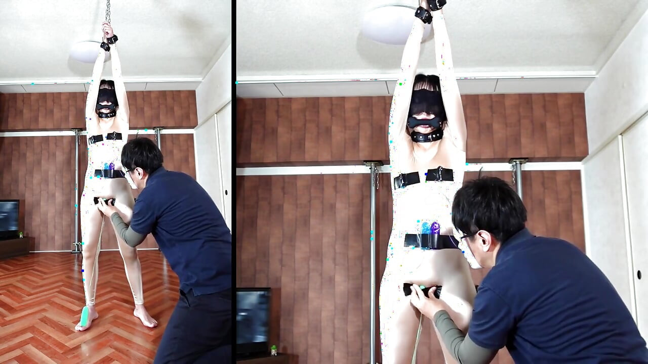 גירוי הנאה בשלוש נקודות בלי תחתונים ובלי חזייה