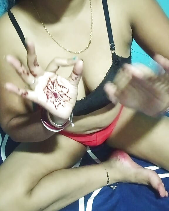 Desi bhabhai Fingering Aiss or pussy MMS Video