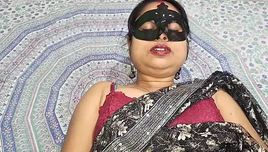 Индийскую девушку сняли и забрали домой для траха с грязным хинди аудио