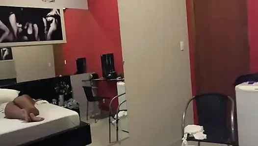 Ich habe es dem jungen Mädchen in die Ecke gelegt
