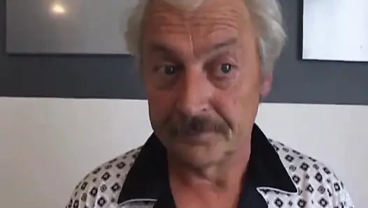 Döl yiyen Fransız genç kız sevgilisi tarafından sikiliyor
