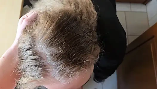 Istri yang baik selalu memberi suaminya apa yang dia butuhkan