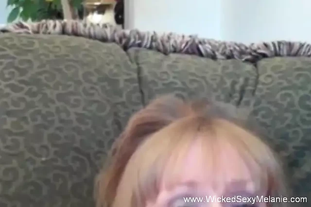 Она учит его, как нужно трахаться!