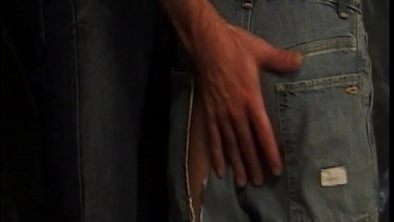 Великий тато трахає мою тугу дупу, голосно стогне і благає про більше