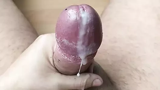 Üzerime boşalana kadar edepsiz yarağıma masaj yapıyorum