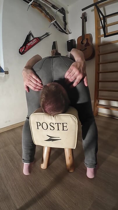 Džíny dechová hra a orgasmus otroka