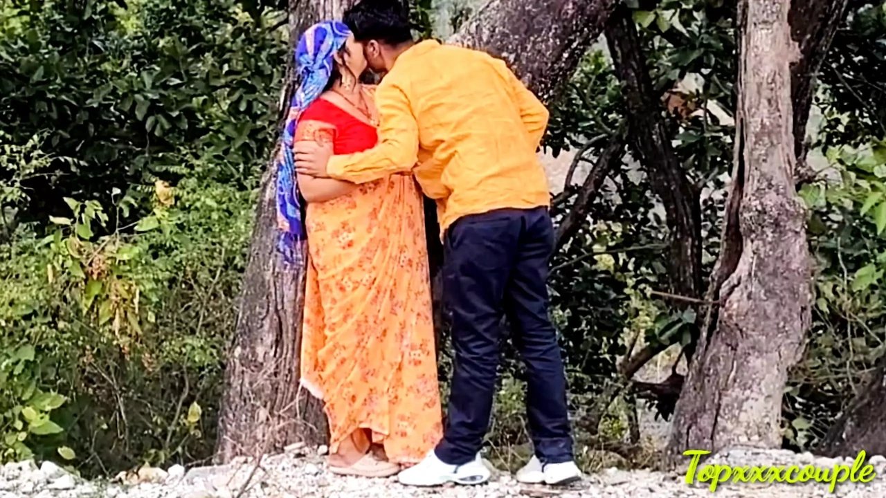 Desi Village bhabhi enjoyful fuck video.