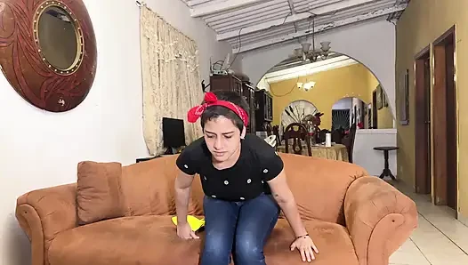 Jasmine Cleans the House with Her Butt Crack Exposed