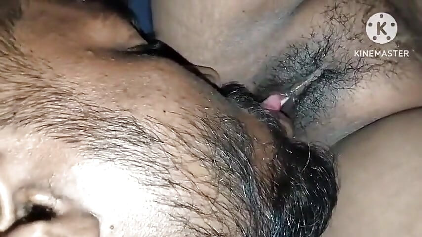 Saya makan pepek isteri saya dengan sangat keras