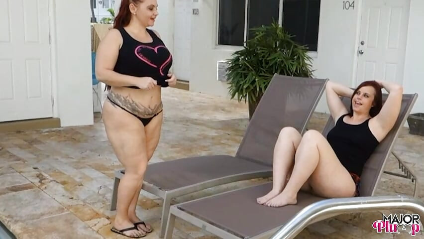 Rome Major pega duas rabudas gordas na piscina