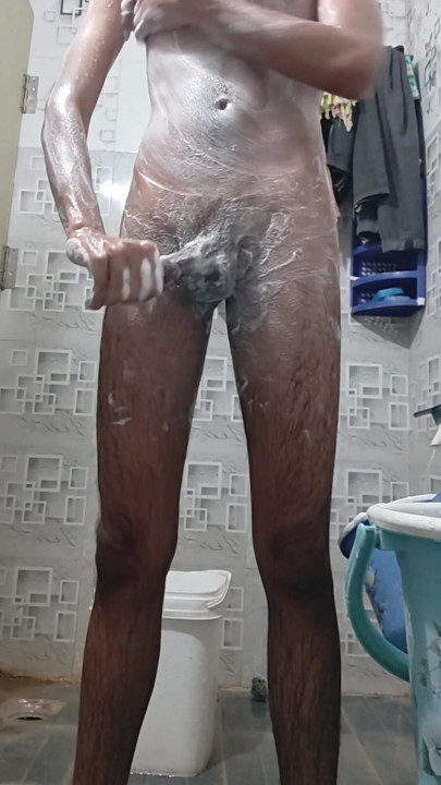 LEA.KED MMS OF 18Y BOY  BATHING | Clip 1