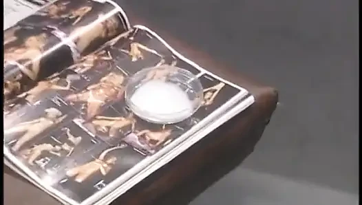 Cewek sange rambut cokelat dengan toket besar lagi asik ngentot kontol besar di sofa