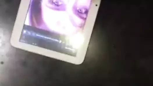 Cum yüz için kriti sanon