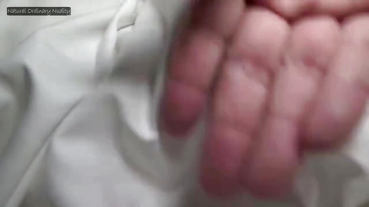 הצילומים האינטימיים חוזרים כשהדוגמנית השובבה נהנית מהתרגשות מוקדמת ומעמיקה את הקרבה העדינה שלנו אחרי שעות העבודה - 1